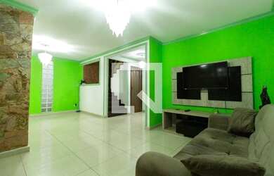 Imagem: A casa possui 5 Dormitórios, 4 Banheiros, 3 Vagas na garagem