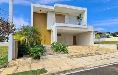 Imagem: A casa em condomínio possui 4 Dormitórios, 5 Banheiros, 4