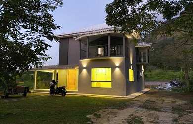 Imagem: A casa em condomínio possui 4 Dormitórios, 4 Banheiros, 135m²