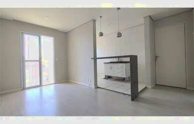 Imagem: O apartamento possui 2 Dormitórios, 1 Banheiro, 1 Vaga na garagem