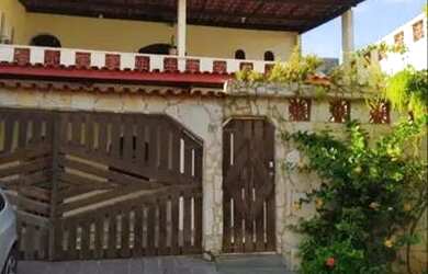 Imagem: A casa possui 3 Dormitórios, 1 Banheiro e está localizado