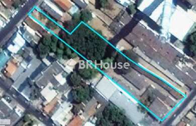 Imagem: O terreno possui 3445m² de Área e está localizado em Porto