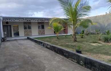 Imagem: A casa possui 2 Dormitórios e 2 Banheiros e está localizado