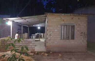 Imagem: A casa possui 1 Dormitório e 1 Banheiro e está localizado