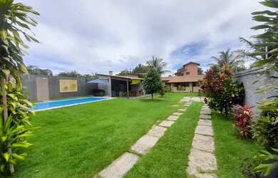 Imagem: A casa possui 3 Dormitórios, 4 Banheiros, 5 Vagas na garagem