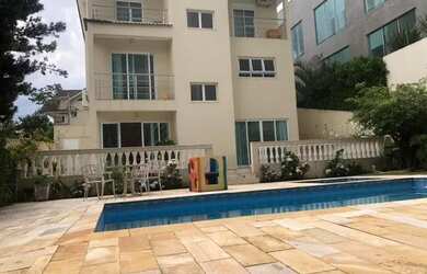 Imagem: A casa em condomínio possui 4 Dormitórios, 5 Banheiros, 4