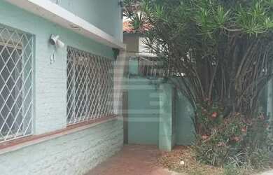 Imagem: A casa possui 4 Dormitórios, 3 Banheiros, 2 Vagas na garagem