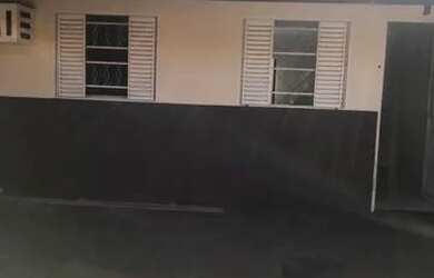 Imagem: A casa possui 2 Dormitórios, 1 Banheiro e 1 Vaga na garagem