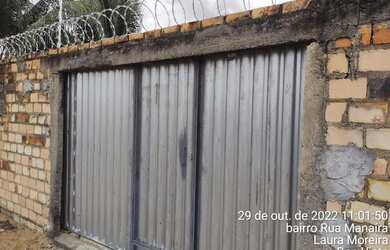 Imagem: A casa possui 2 Dormitórios, 1 Banheiro e 2 Vagas na garagem