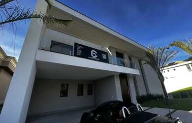 Imagem: A casa em condomínio possui 4 Dormitórios, 5 Banheiros, 4