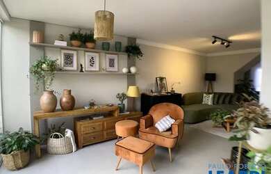 Imagem: A casa em condomínio possui 3 Dormitórios, 1 Banheiro, 4 Vagas