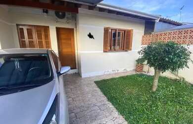 Imagem: A casa possui 2 Dormitórios, 2 Banheiros, 1 Vaga na garagem