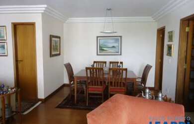 Imagem: O apartamento possui 4 Dormitórios, 3 Banheiros, 3 Vagas na