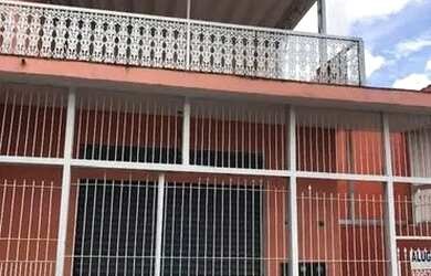 Imagem: A casa possui 4 Dormitórios, 2 Banheiros, 100m² de Área e