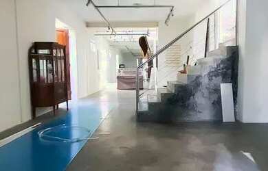 Imagem: A casa possui 3 Dormitórios, 2 Banheiros, 3 Vagas na garagem