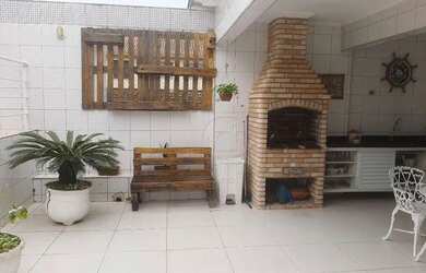 Imagem: A casa possui 5 Dormitórios, 5 Banheiros, 3 Vagas na garagem