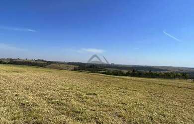 Imagem: O terreno possui 2588m² de Área e está localizado em Loteamento