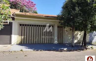 Imagem: A casa possui 3 Dormitórios, 3 Banheiros, 3 Vagas na garagem