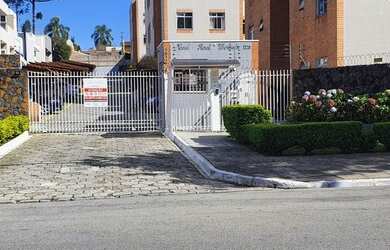 Imagem: O apartamento possui 3 Dormitórios, 1 Banheiro, 1 Vaga na garagem