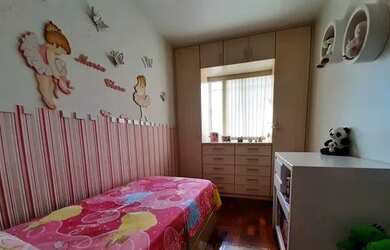 Imagem: A casa possui 3 Dormitórios, 2 Banheiros, 1 Vaga na garagem