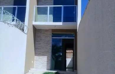 Imagem: A casa possui 2 Dormitórios, 1 Banheiro, 2 Vagas na garagem