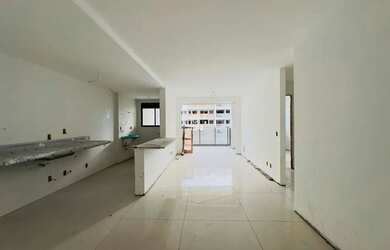 Imagem: O apartamento possui 2 Dormitórios, 2 Banheiros, 2 Vagas na