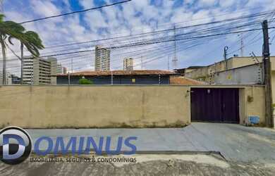 Imagem: A casa possui 4 Dormitórios, 3 Banheiros, 3 Vagas na garagem