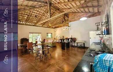 Imagem: A casa possui 5 Dormitórios, 1 Banheiro, 5 Vagas na garagem