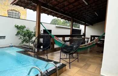 Imagem: A casa à venda possui 4 Dormitórios, 3 Banheiros, 2 Vagas