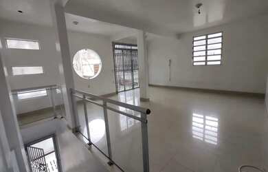 Imagem: A casa possui 2 Dormitórios, 2 Banheiros, 1 Vaga na garagem