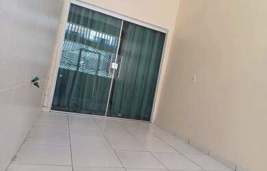 Imagem: A casa possui 2 Dormitórios, 2 Banheiros, 1 Vaga na garagem