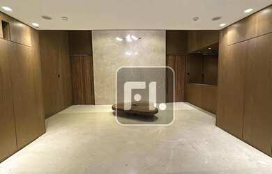 Imagem: O depósito possui 5 Vagas na garagem e 878m² de Área e está