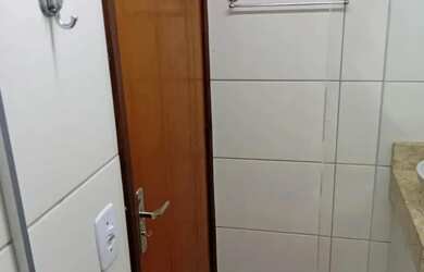 Imagem 3: URGENTE APARTAMENTO AO LADO DA CENTRAL Reformado C/elevador 2Quartos QN...