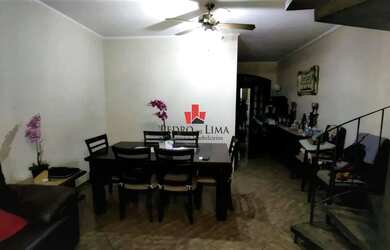 Imagem: A casa possui 4 Dormitórios, 3 Banheiros, 3 Vagas na garagem