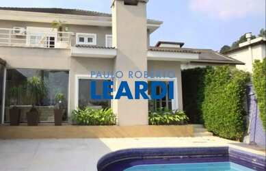 Imagem: A casa em condomínio possui 4 Dormitórios, 5 Banheiros, 5