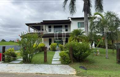 Imagem: A casa em condomínio possui 4 Dormitórios, 3 Banheiros, 4