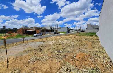 Imagem: O terreno possui 357m² de Área e está localizado em Salto