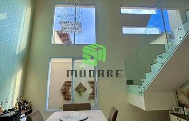 Imagem: A casa possui 3 Dormitórios, 2 Banheiros, 4 Vagas na garagem