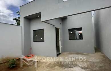 Imagem: A casa possui 2 Dormitórios, 1 Banheiro, 1 Vaga na garagem