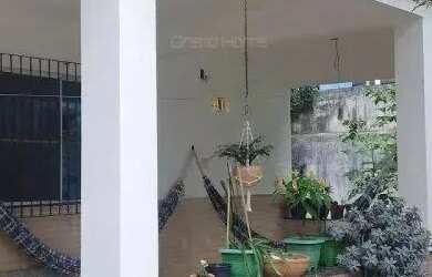 Imagem: A casa possui 3 Dormitórios, 2 Banheiros, 4 Vagas na garagem