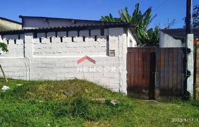 Imagem: A casa possui 2 Dormitórios, 1 Banheiro, 2 Vagas na garagem