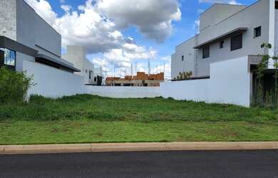 Imagem: O terreno possui 426m² de Área e está localizado em Nova