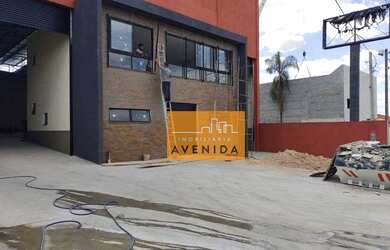 Imagem: O depósito possui 5 Vagas na garagem e 1000m² de Área e está