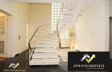 Imagem: A casa possui 4 Dormitórios, 4 Banheiros, 4 Vagas na garagem