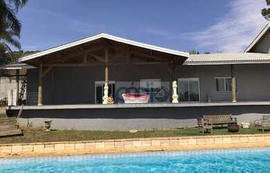 Imagem: A casa possui 5 Dormitórios, 5 Banheiros, 2.300m² de Área