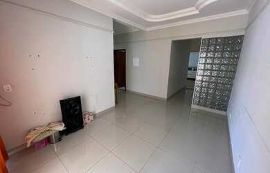 Imagem: A casa possui 2 Dormitórios, 2 Banheiros, 2 Vagas na garagem