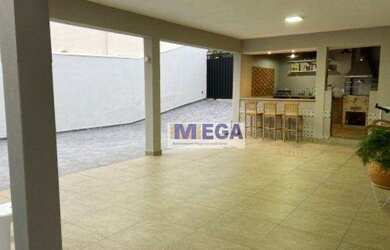 Imagem: A casa possui 3 Dormitórios, 3 Banheiros, 5 Vagas na garagem