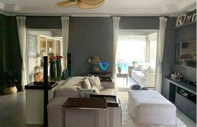 Imagem: A casa em condomínio possui 3 Dormitórios, 4 Banheiros e 330m²