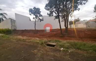 Imagem: O terreno possui 200m² de Área e está localizado em Jardim