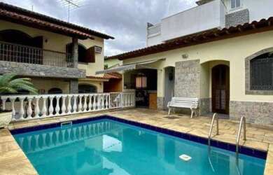 Imagem: A casa em condomínio possui 4 Dormitórios, 2 Banheiros, 4